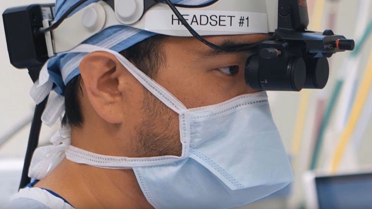 Dr. Andrew Huang, Baylor College of Medicine, in the operating room (OR) performing ear, nose and throat (ENT) surgery using the MyVeo surgical visualization headset.