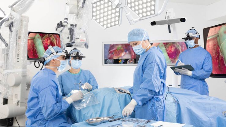 Evolved ARveo and MyVeo Evolved ARveo and MyVeo in Operating Room