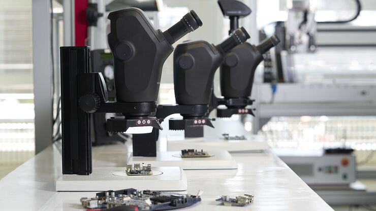 Stereo microscopes are often considered the workhorses of laboratories and production sites. Stereo microscopes are often considered the workhorses of laboratories and production sites.