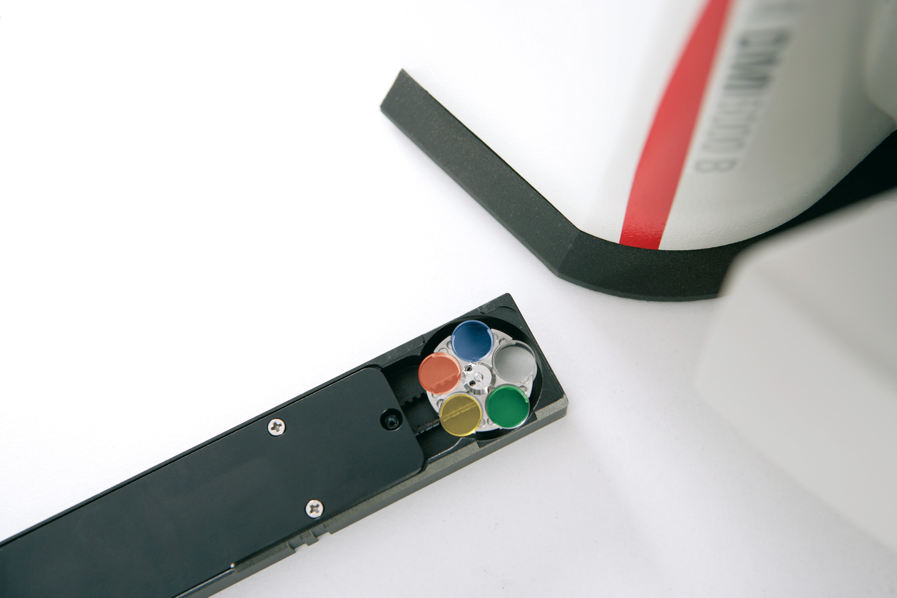 Fast and Vibration-free — External Filter Wheels from Leica Microsystems Fast and Vibration-free — External Filter Wheels from Leica Microsystems